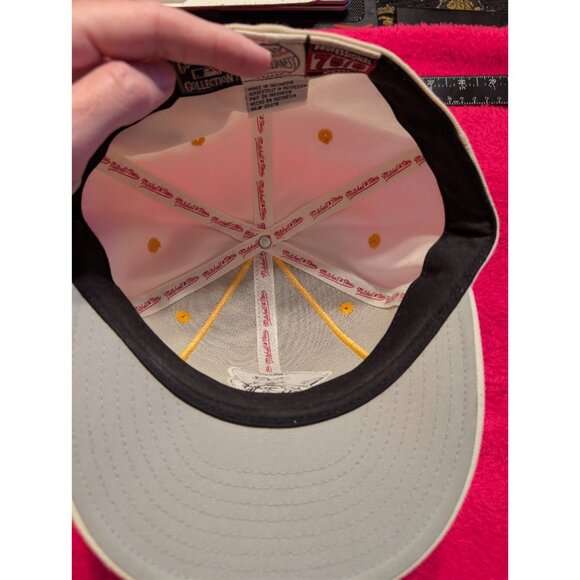 Mitchell & Ness Pittsburgh Pirates Fitted Hat 7 5/8 1940s Mascot Logo Cream - Picture 5 of 9